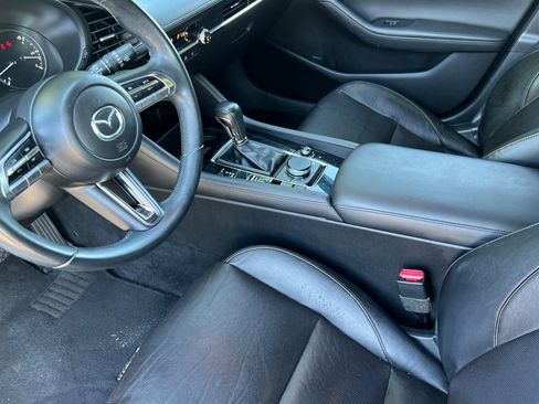 Used 2019 MAZDA MAZDA3 Premium image 9