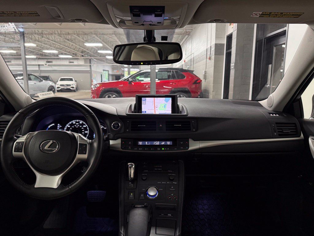 Used 2013 Lexus CT 200h w/ Premium Pkg w/Navigation FWD image 8