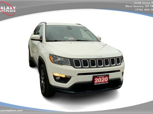 Used 2020 Jeep Compass Latitude w/ Cold Weather Group AWD/4WD image 3