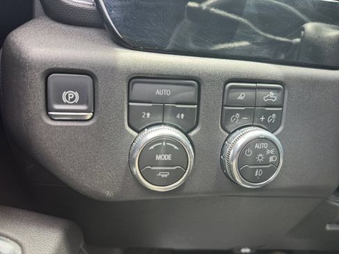 Used 2026 GMC Sierra 1500 SLT AWD/4WD image 31