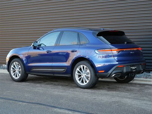 Used 2025 Porsche Macan image 3