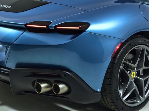 Certified 2025 Ferrari Roma Spider RWD image 34