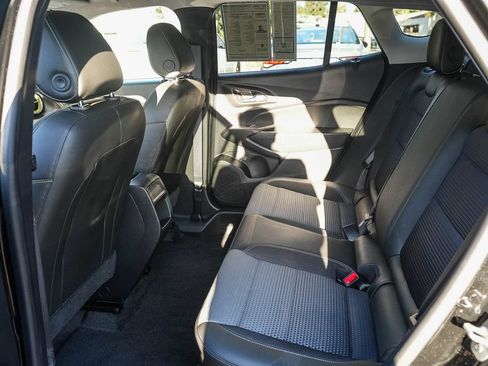 Used 2025 Chevrolet Trax LT w/ Driver Confidence Package FWD image 16