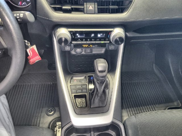 Used 2022 Toyota RAV4 LE AWD/4WD image 19