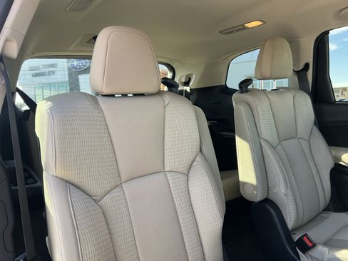 Used 2023 Subaru Ascent Premium w/ Convenience Package image 16