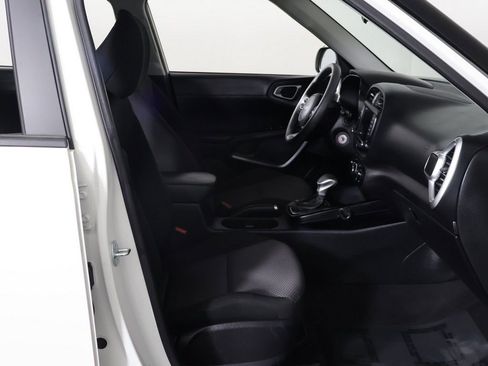 Used 2023 Kia Soul LX w/ LX Technology Package FWD image 23