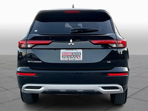 Used 2023 Mitsubishi Outlander SE image 4