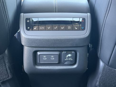 New 2026 Nissan Pathfinder Platinum image 22