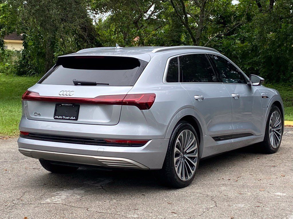 Used 2019 Audi e-tron Prestige w/ Prestige Package AWD/4WD image 7