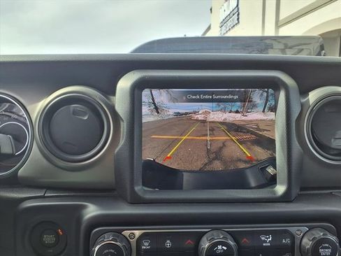 Used 2022 Jeep Gladiator Sport AWD/4WD image 26