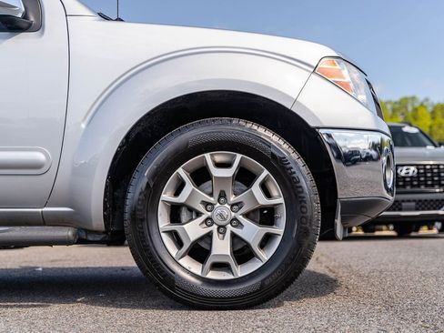 Used 2013 Nissan Frontier SV w/ SV Value Truck Pkg RWD image 9