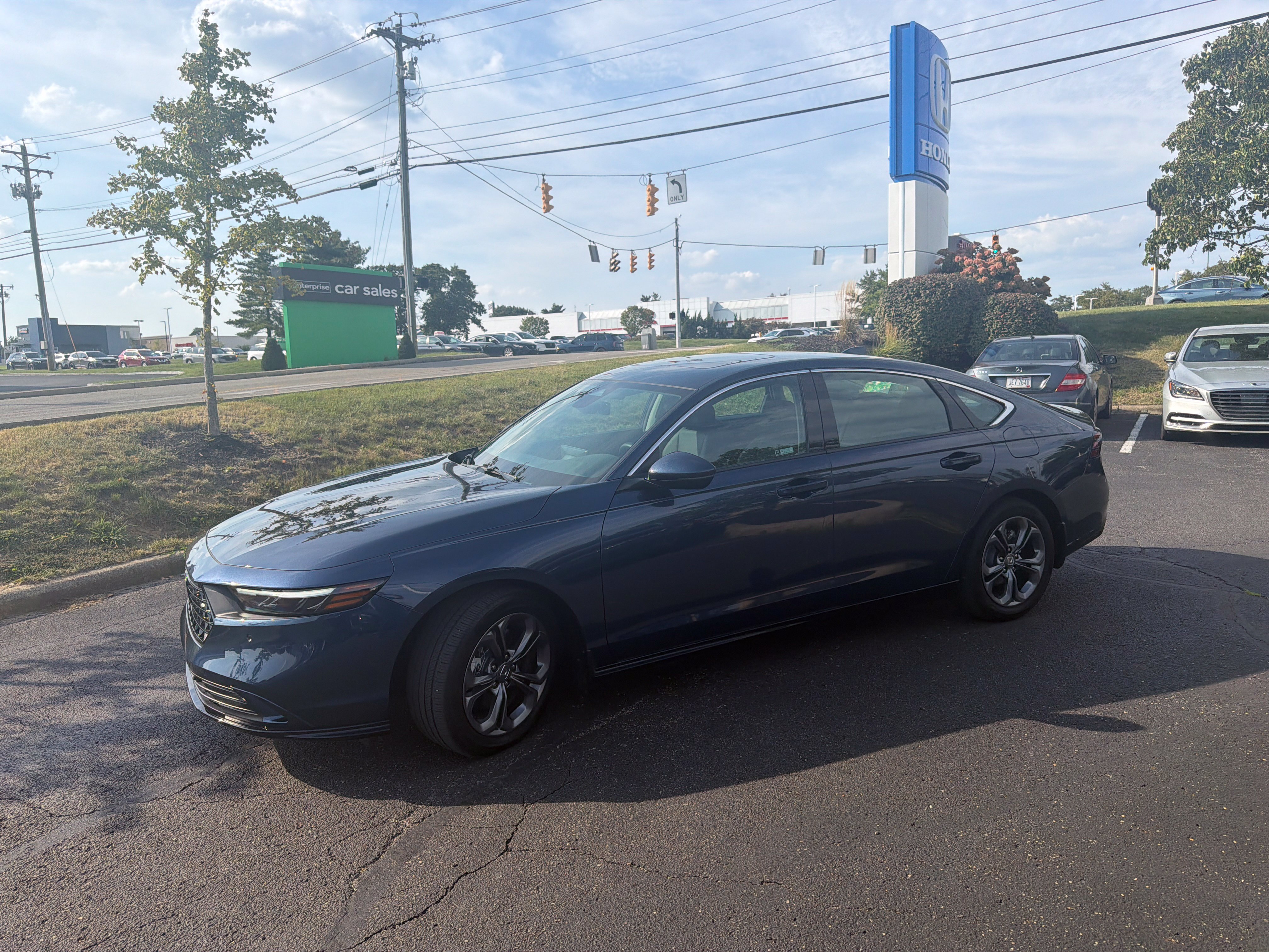 Used 2025 Honda Accord EX-L image 11