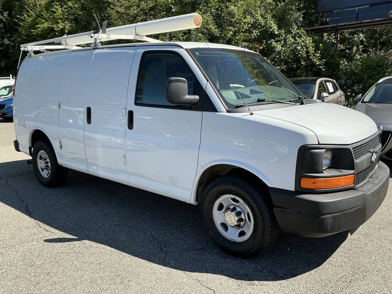 Used 2014 Chevrolet Express 2500 RWD image 3