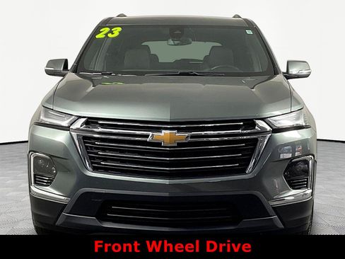 Used 2023 Chevrolet Traverse LT FWD image 2