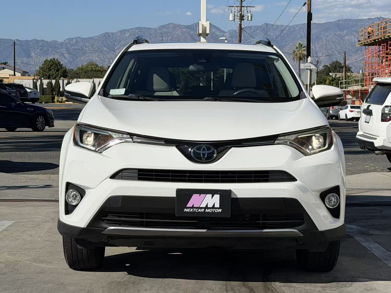 Used 2018 Toyota RAV4 XLE FWD image 3