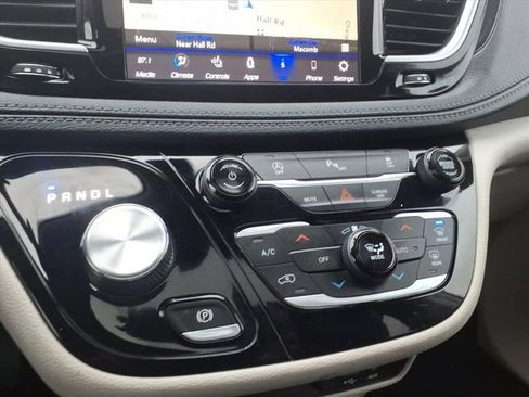 Certified 2020 Chrysler Pacifica Limited image 16