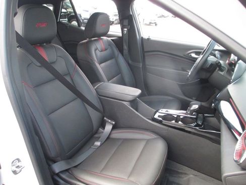 Used 2025 Chevrolet Trax RS w/ Driver Confidence Package FWD image 21