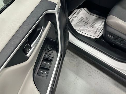 Used 2025 Toyota RAV4 XLE image 9