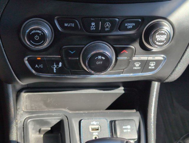 Certified 2021 Jeep Cherokee Latitude Plus w/ Sun & Sound Group FWD image 19