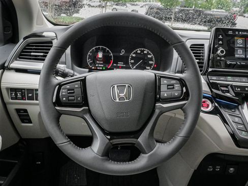 New 2026 Honda Odyssey Touring image 17