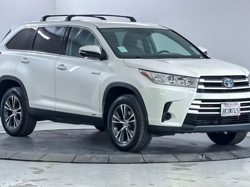Used 2019 Toyota Highlander LE AWD/4WD image 9