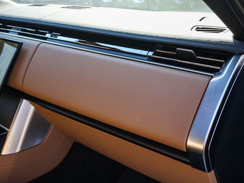 New 2026 Land Rover Range Rover SE image 18