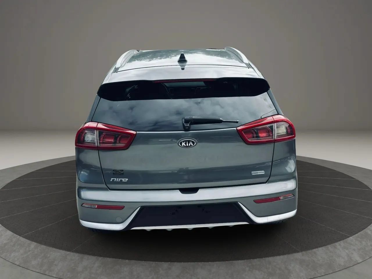 Used 2018 Kia Niro EX FWD image 4