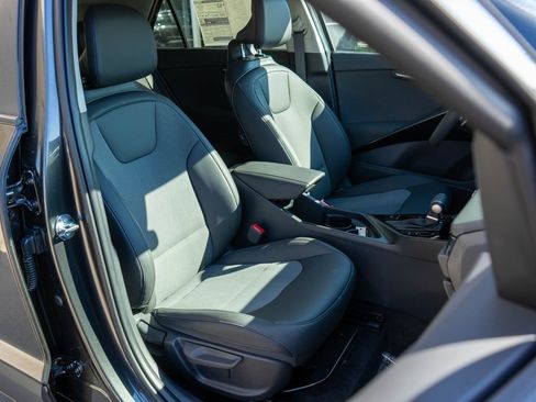 New 2026 Kia Niro EX FWD image 9