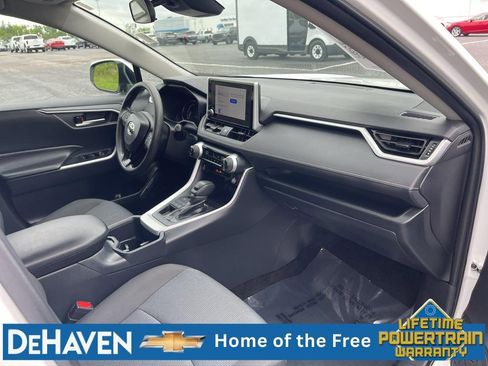Used 2025 Toyota RAV4 XLE AWD/4WD image 27