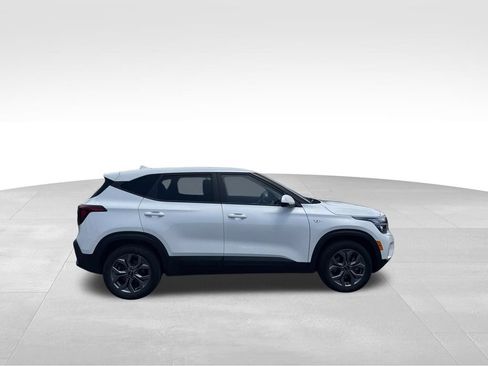 Used 2024 Kia Seltos LX AWD/4WD image 7