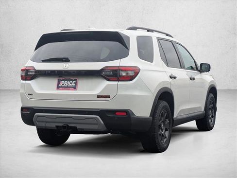 Used 2025 Honda Pilot TrailSport image 5