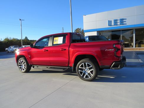 Used 2024 Chevrolet Colorado Z71 w/ Z71 Convenience Package 2 image 3