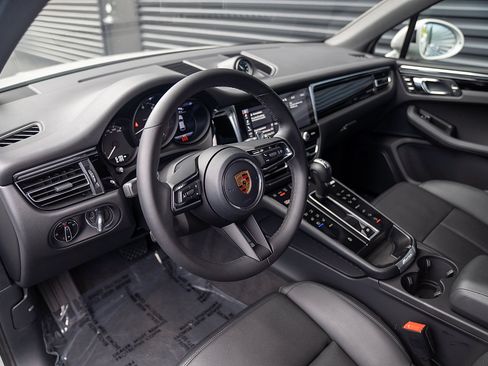 Used 2026 Porsche Macan AWD/4WD image 4