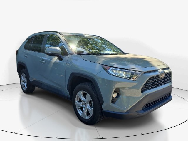 Used 2020 Toyota RAV4 XLE w/ Convenience Package FWD image 3