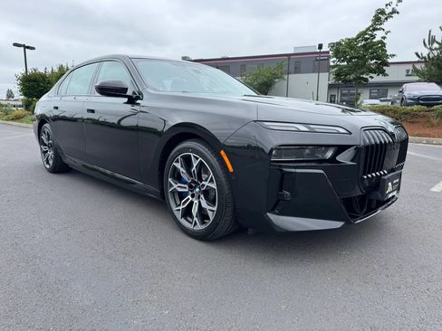 Used 2023 BMW i7 xDrive60 AWD/4WD image 2