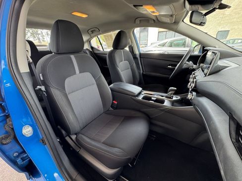Used 2025 Nissan Sentra SV FWD image 35