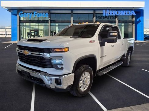 Used 2025 Chevrolet Silverado 2500 LT AWD/4WD image 4