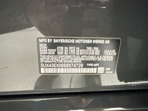 Used 2025 BMW X6 M60i w/ Executive Package image 20