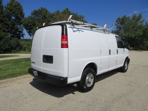 Used 2019 Chevrolet Express 2500 w/ Driver Convenience Package RWD image 10
