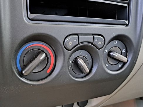 Used 2005 Chevrolet Colorado 2WD Regular Cab w/ Value Leader Package image 15