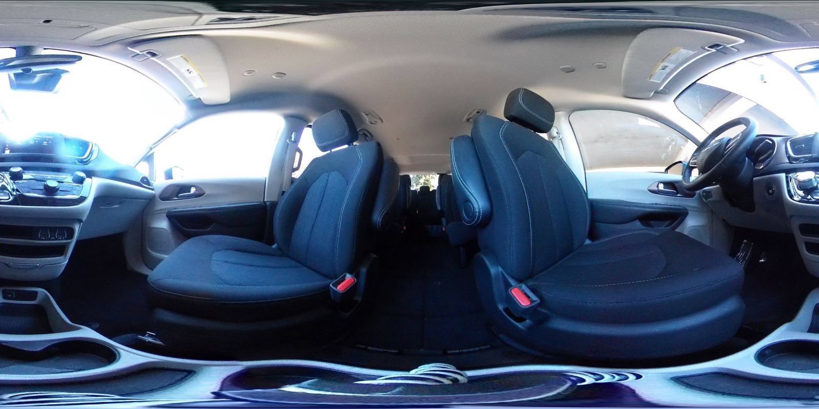 Used 2024 Chrysler Voyager LX FWD image 44