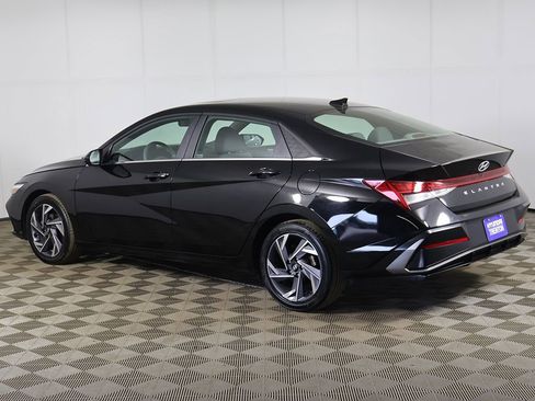 Certified 2025 Hyundai Elantra SEL FWD image 10