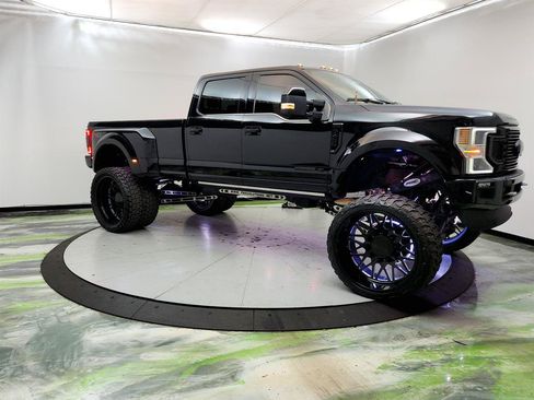 Used 2022 Ford F450 Platinum w/ FX4 Off-Road Package AWD/4WD image 3