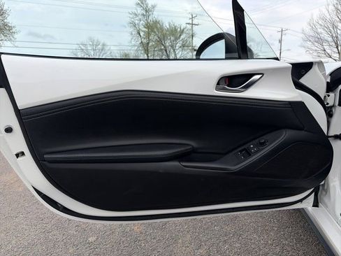 Used 2022 MAZDA MX-5 Miata Club image 16