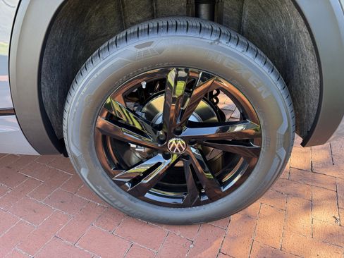 New 2026 Volkswagen Atlas Cross Sport SEL R-Line image 9