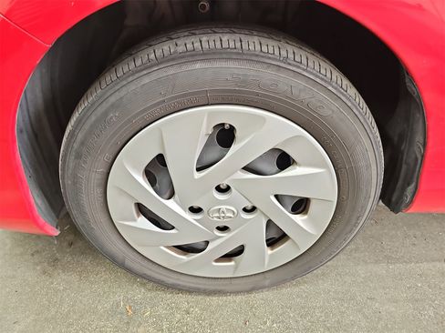 Used 2016 Toyota Prius C Four image 6