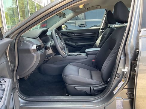Used 2024 Nissan Altima 2.5 S FWD image 8