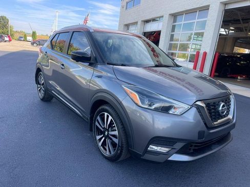 Used 2019 Nissan Kicks SR w/ SR Premium Package image 2