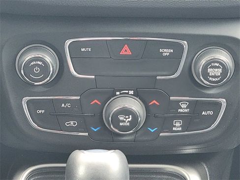 Certified 2020 Jeep Compass Latitude w/ Cold Weather Group image 29