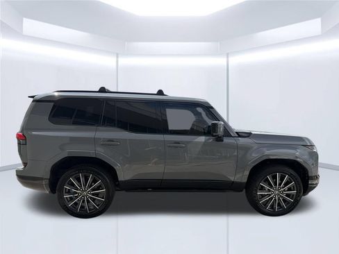 Used 2025 Lexus GX 550 w/ Accessory Package (2T) AWD/4WD image 8